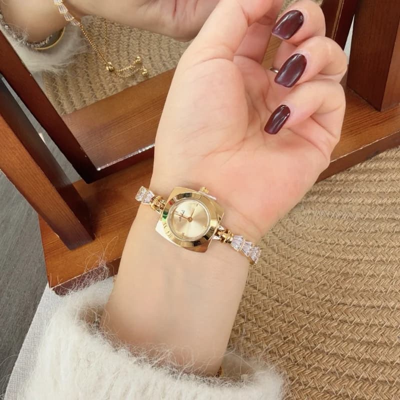 Mishali M25125 Luxury Bracelet Watch- Golden – view 2