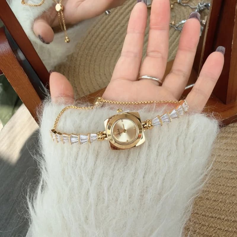 Mishali M25125 Luxury Bracelet Watch- Golden – view 3