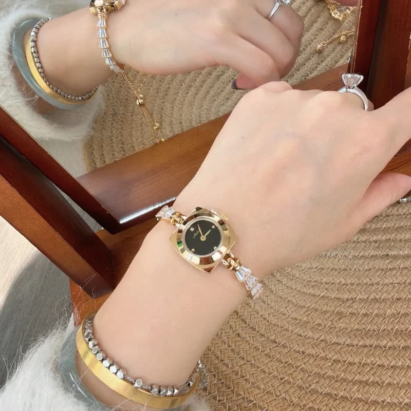 Mishali M25125 Luxury Bracelet Watch- Golden & Black – view 2