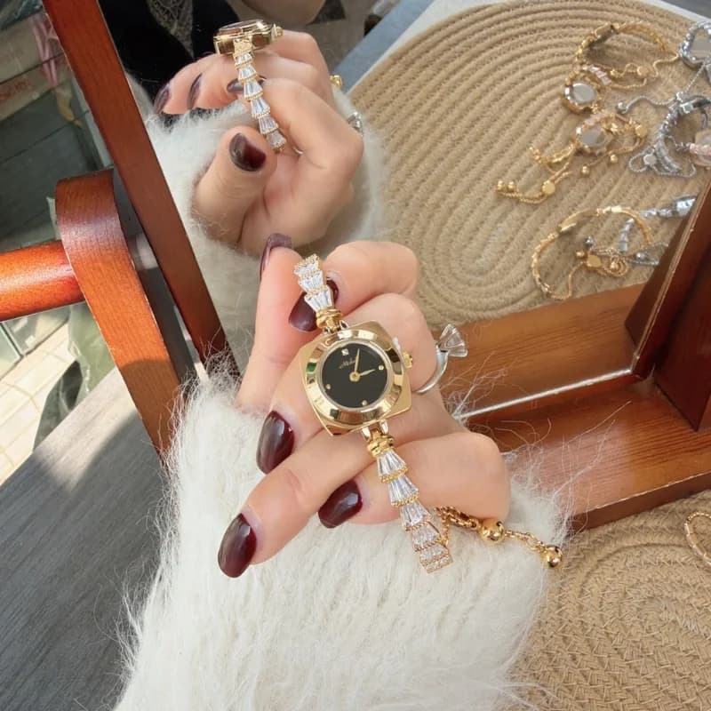 Mishali M25125 Luxury Bracelet Watch- Golden & Black – view 3