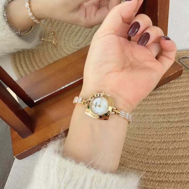 Mishali M25125 Luxury Bracelet Watch- Golden & White – view 2