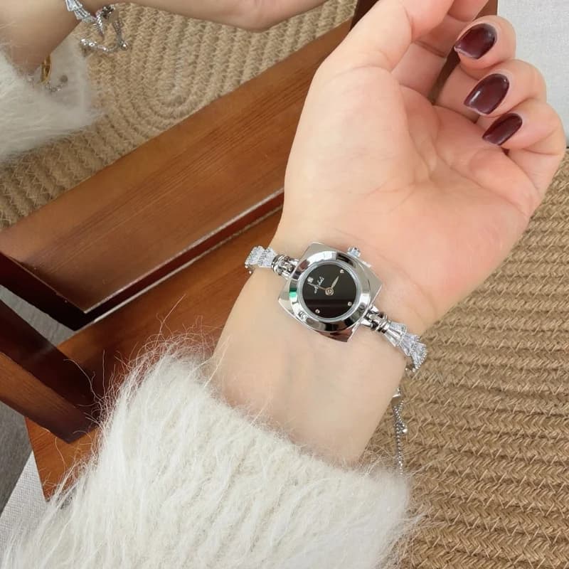 Mishali M25125- Silver & Black