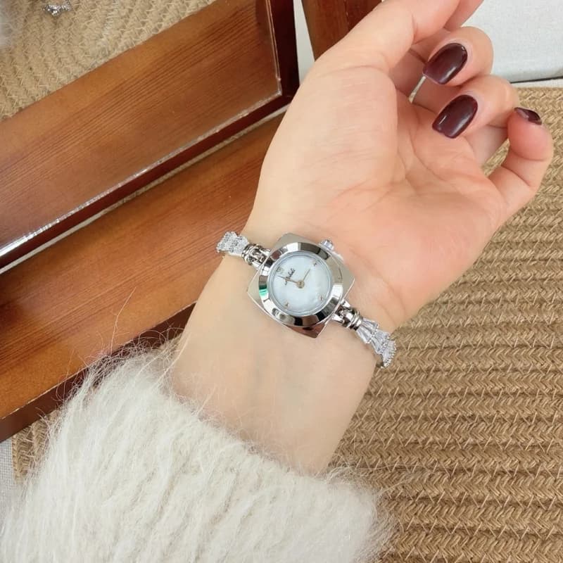 Mishali M25125- Silver & White