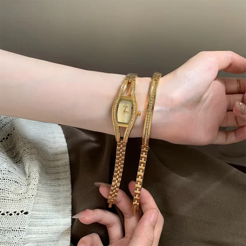 IEKE 88415- Golden Bracelet Golden Face with Matching Bracelet
