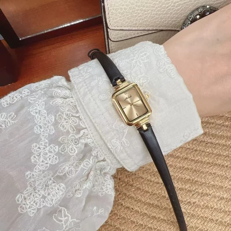 Mishali M25007- Black Belt Golden Face – view 3