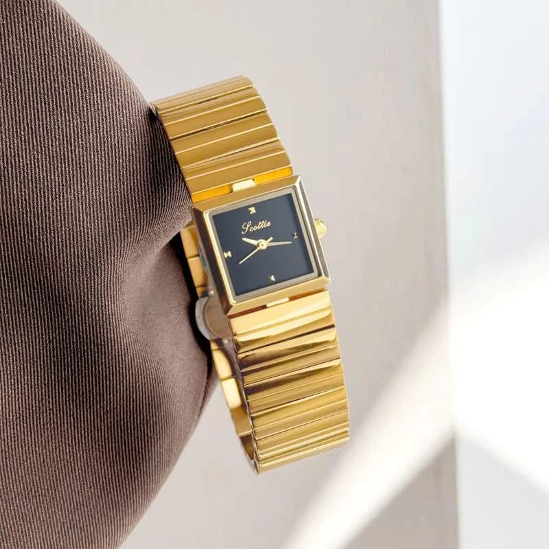 Scottie 9775 Golden Bracelet Black Face – view 2